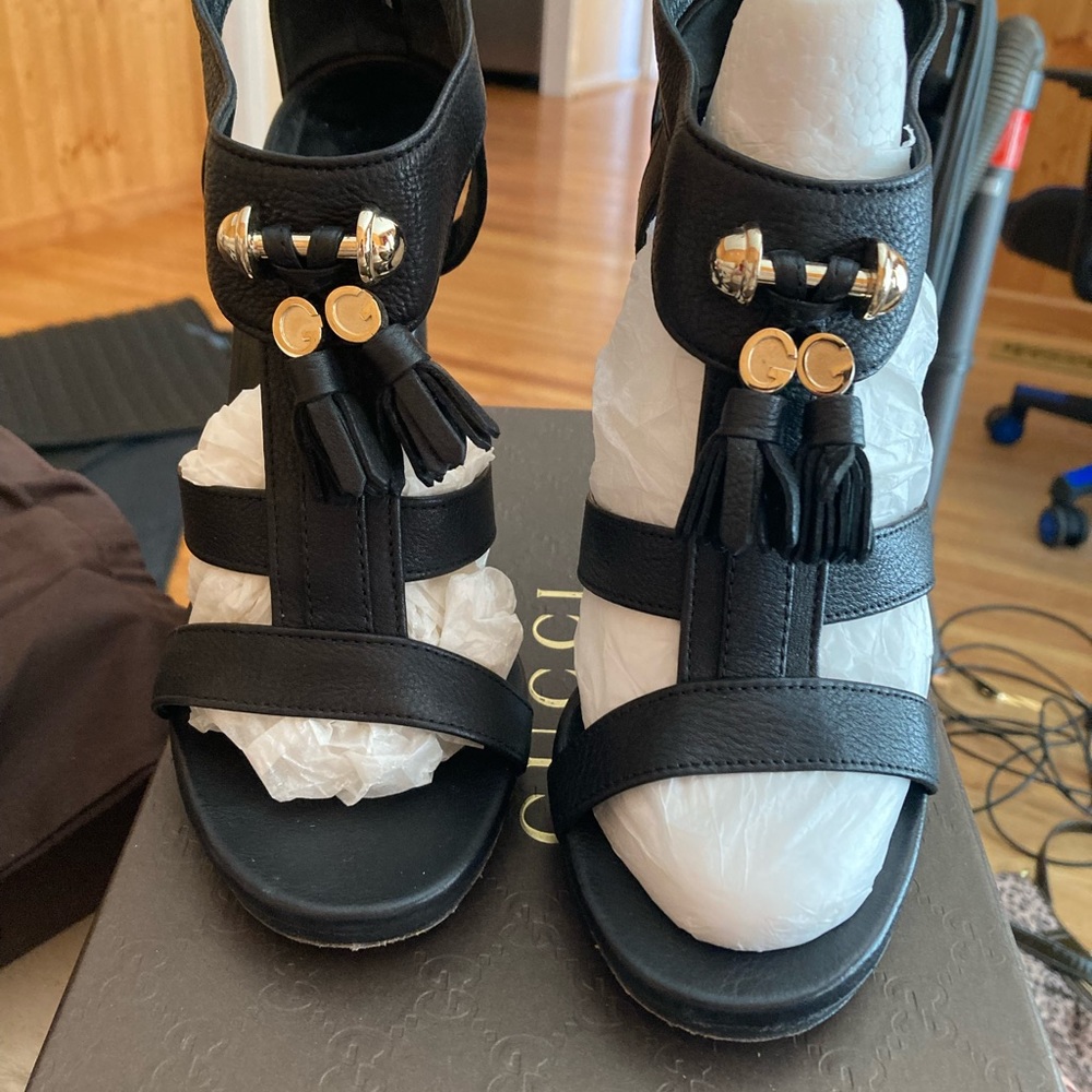 Ladies Black Gucci heels strappy sandals